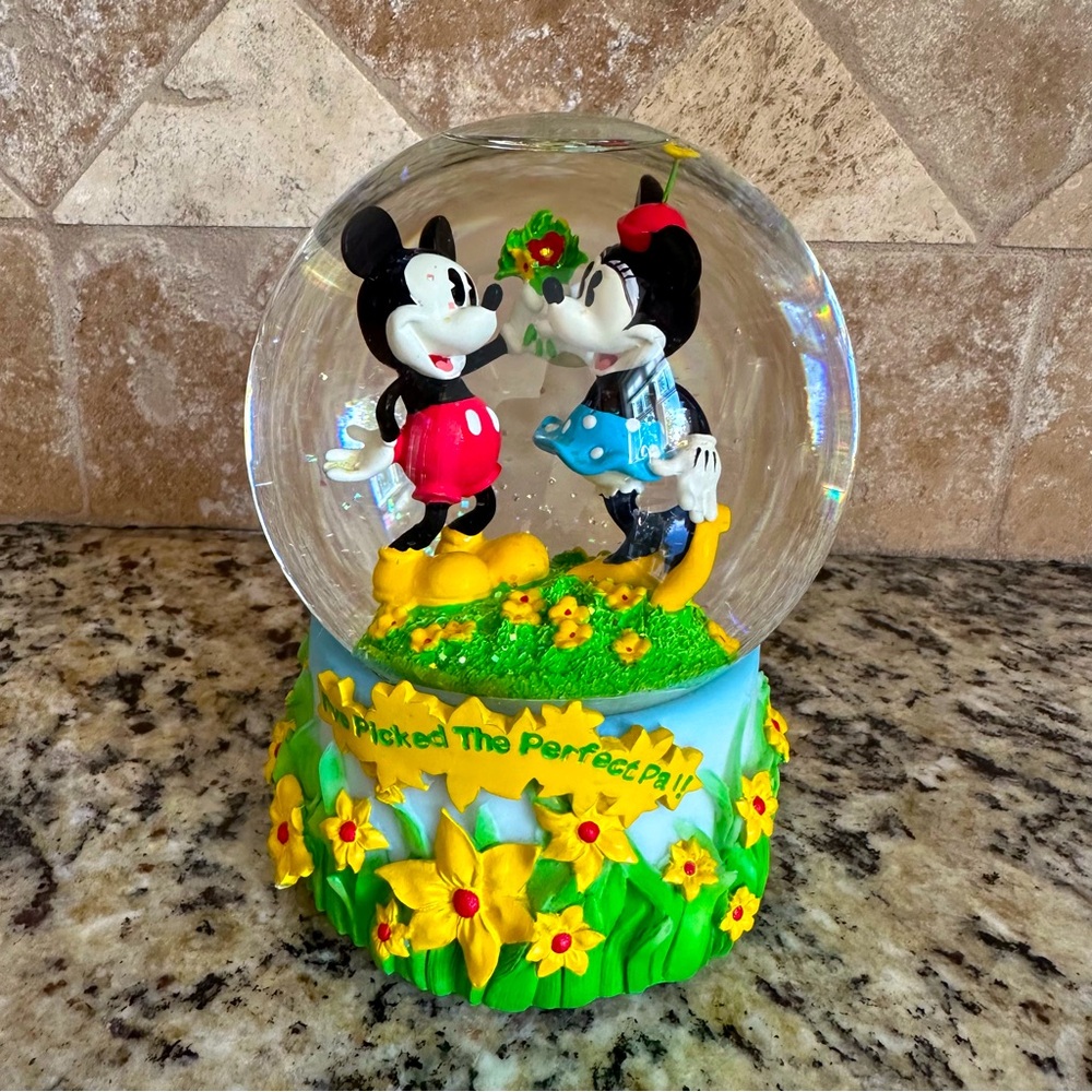 Enesco Mickey & Minnie Mouse Musical Snow Globe Perfect Pal Best Friends
